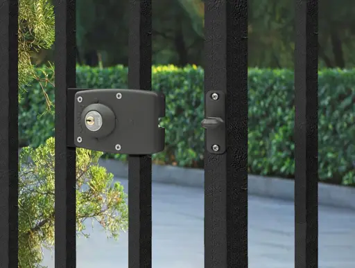 LLAVIN DE CERRADO AUTOMATICO BLINDADO CORRER Y ABATIR POLY