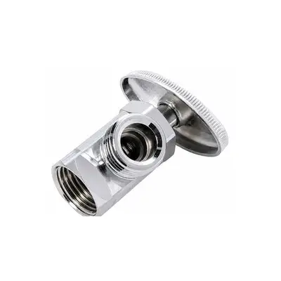 Llave de control escuadra Miber de media pulgada instalada para tubo de abasto 1